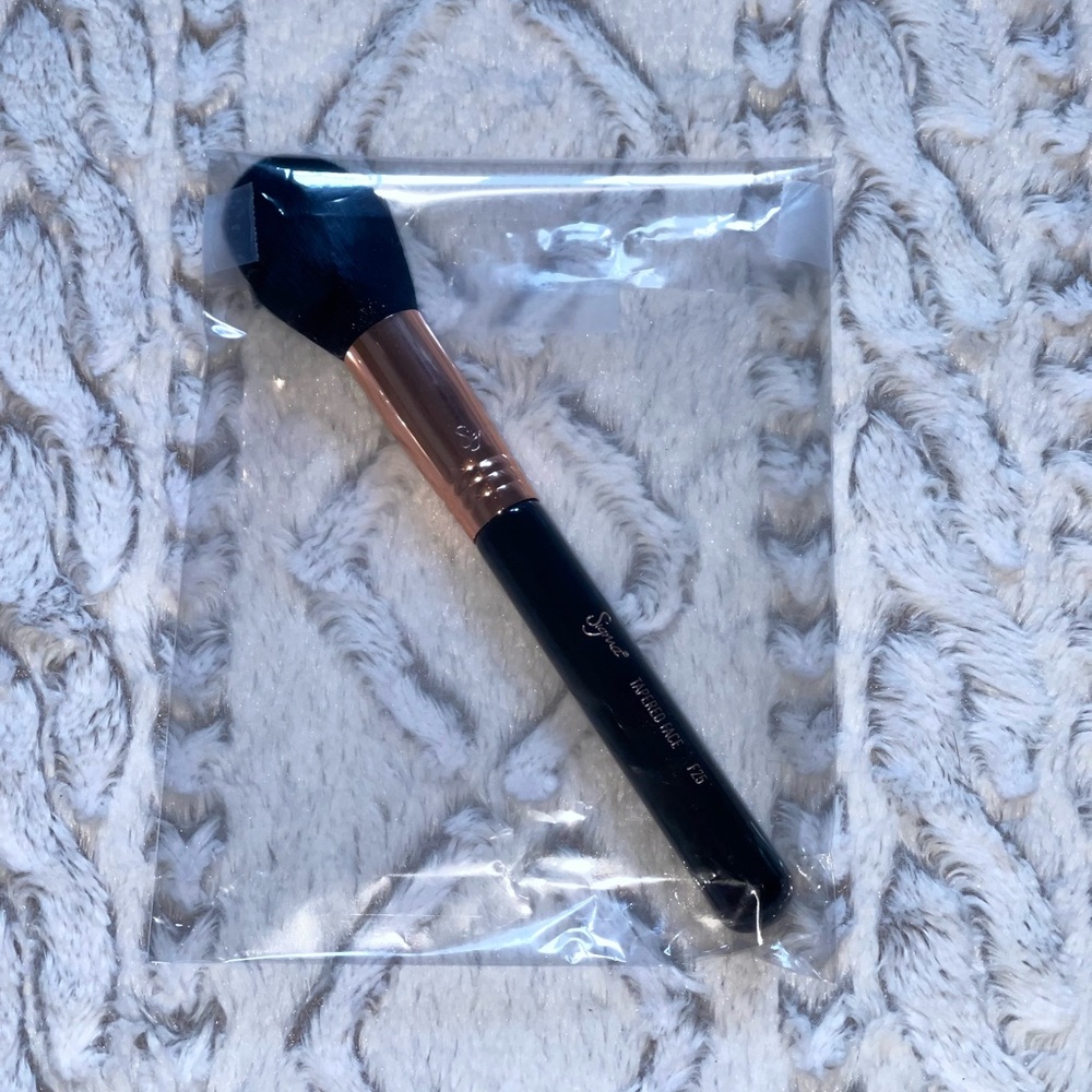 Sigma 425 Tapered Face Brush